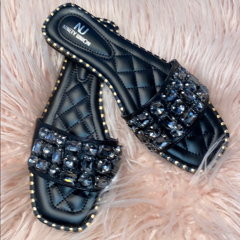 Super cute sandals never worn!